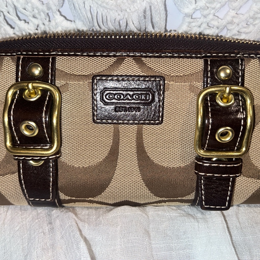 NWT Coach mono zippy wallet